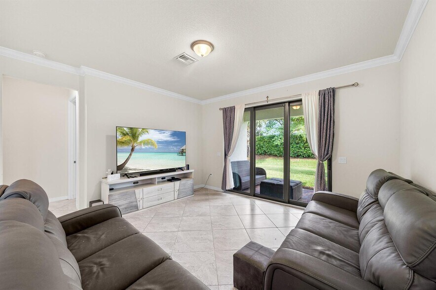 Building Photo - 4762 Roldan Ct