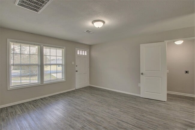 Building Photo - 17 Hiland Pl