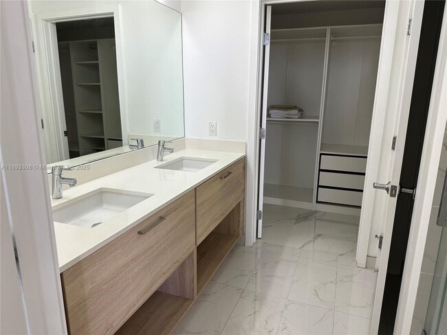 Building Photo - 16385 Biscayne Blvd