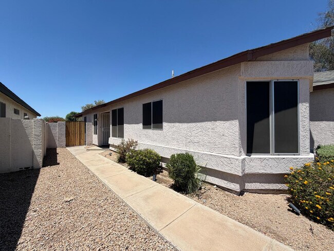 Building Photo - 15012 N 85th Dr