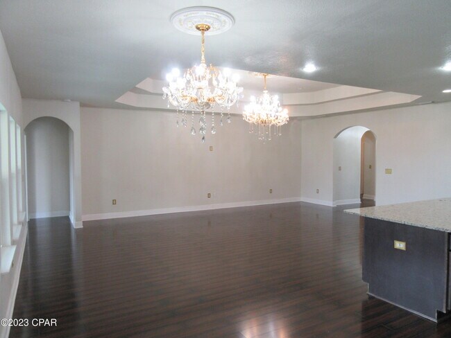 Building Photo - 105 N Shoreview Dr.