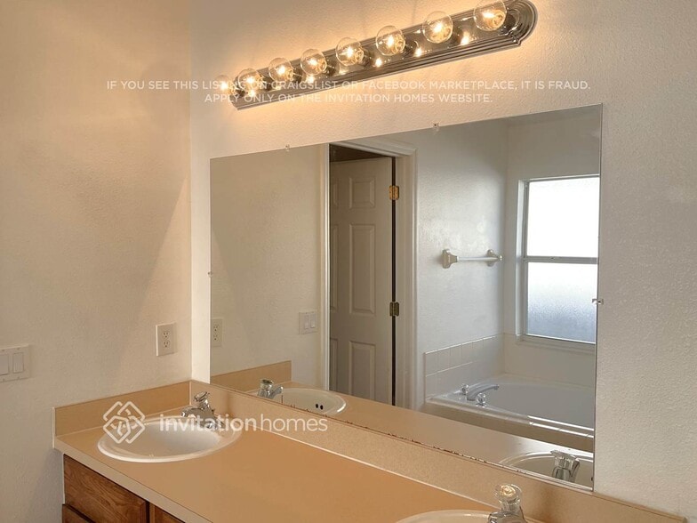 Building Photo - 4631 Cumbrian Lakes Dr