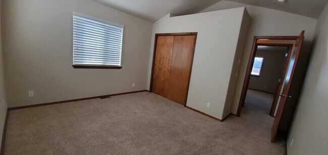 Building Photo - Beautiful 3 Bedroom Home in Fieldstone Nei...