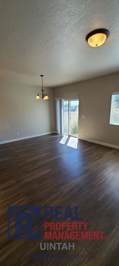 Building Photo - Cozy 3 Bedroom 2 1/2 Bath Condo