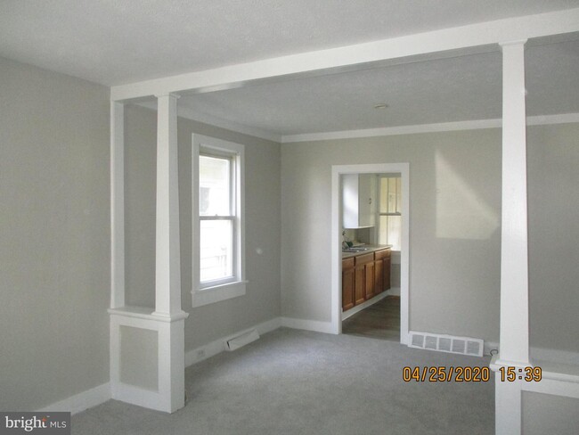 Building Photo - 334 N Governors Ave