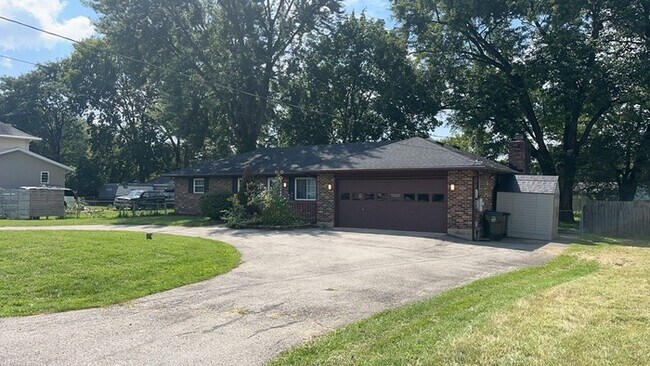 Building Photo - 621 Waneta Ave