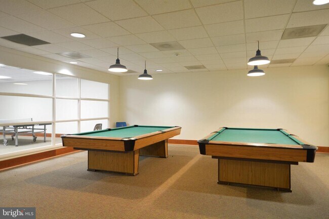 Building Photo - 205 Yoakum Pkwy
