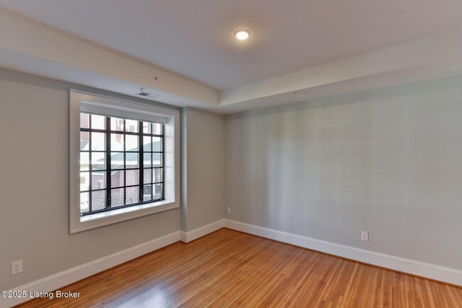 Building Photo - 1411 Willow Ave
