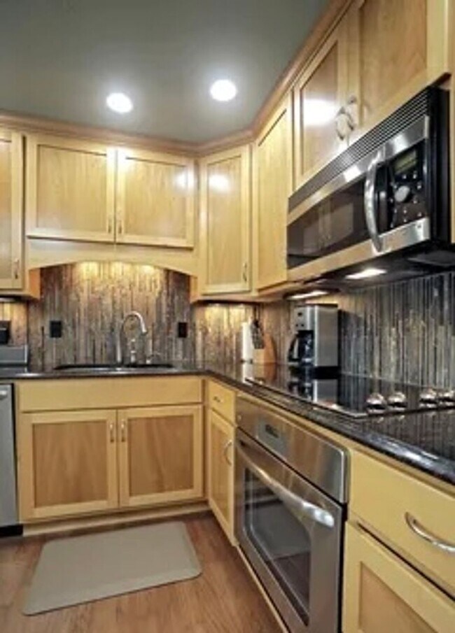 Building Photo - 4701 Shenandoah Dr