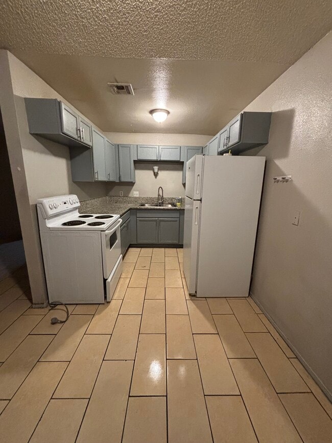 Building Photo - 2428 Statz St