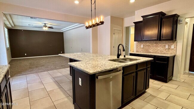 Building Photo - 12437 Pleasant Crest