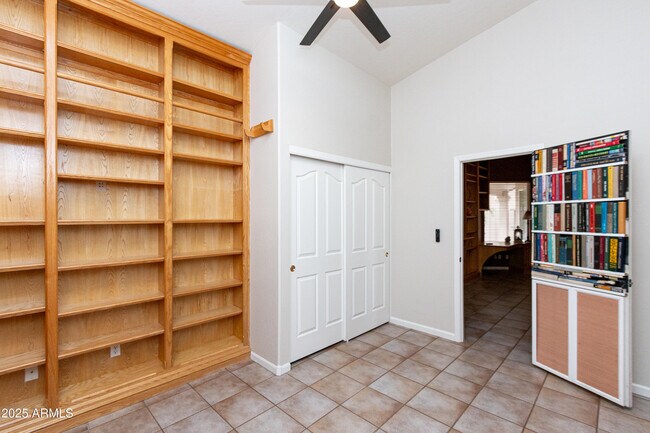 Building Photo - 6321 W Linda Ln