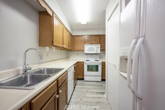 Building Photo - "Charming 2-Bed, 2-Bath Duplex in Prime Franklin Locale – Spacious 1,464 Sq Ft!"
