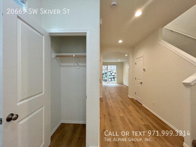 Building Photo - 20669 SW Skiver St