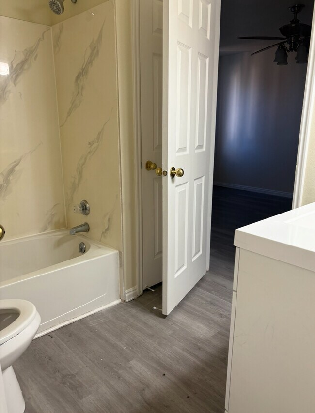 Building Photo - 6189 Dewdrops Dr