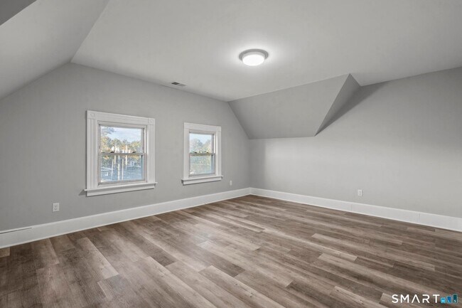 Building Photo - 548 Ferry St