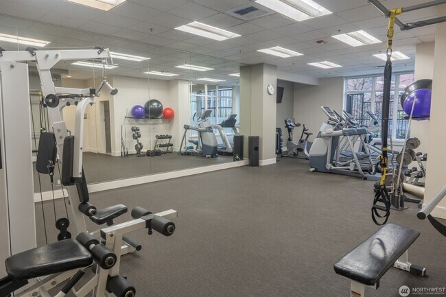 Building Photo - 0Bd/1Ba Seattle Condo