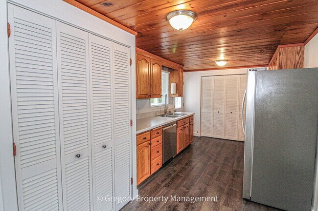 Building Photo - 1202 44th St SE