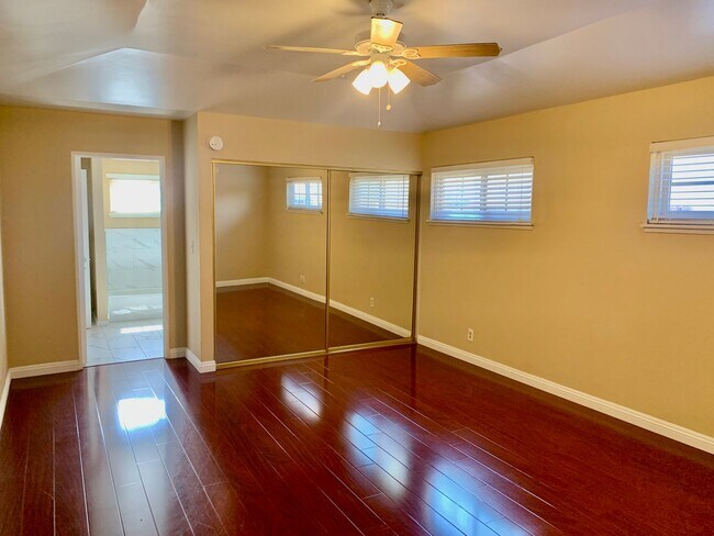 Building Photo - Charming Single Story Home