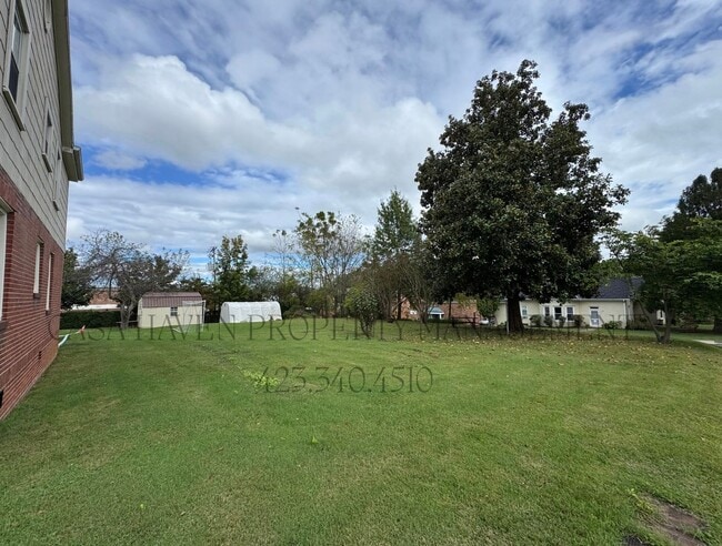 Building Photo - Charming 2 Bed 1 Bath in the Tree Streets!