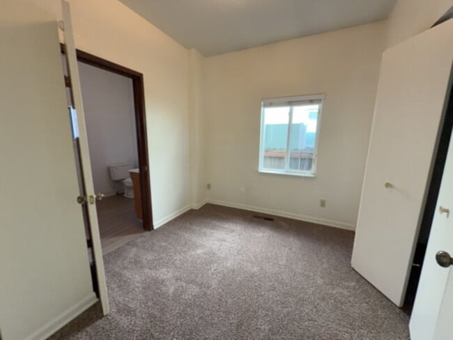 Building Photo - Centrally located one level charmer, located close to the Weidner Field and all that downtown Colora