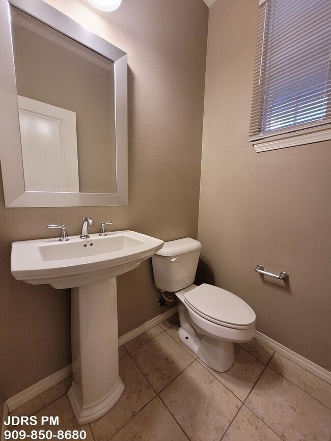 Building Photo - Chino 4 Bedroom Home
