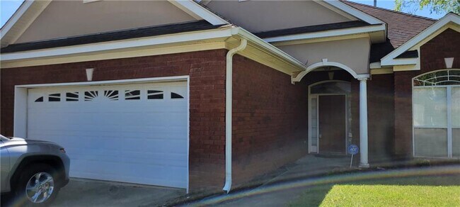 Building Photo - 6131 Venetian Way N