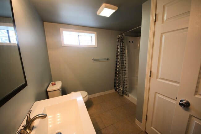 Building Photo - 4317 Sunshine Dr