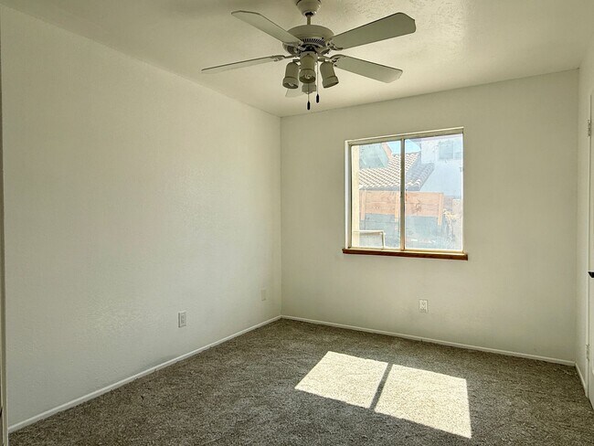 Building Photo - NORTHWEST SOLAR HOME - AVAILABLE NOW!