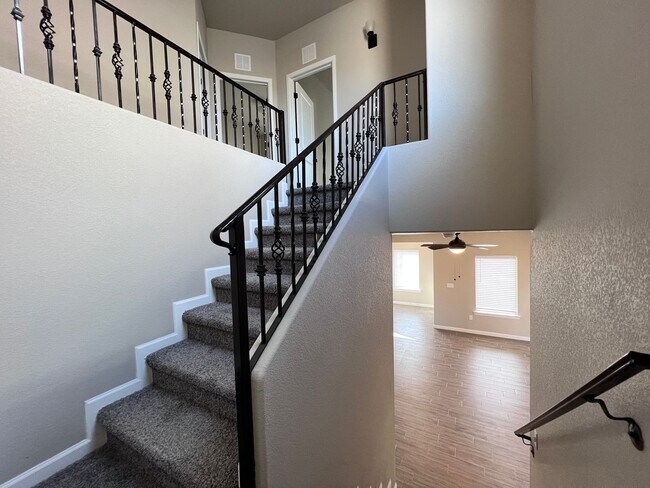 Building Photo - Upper Valley 3 Bedroom 2.5 Bath Townhome