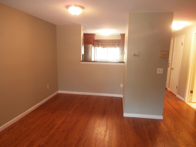 Building Photo - 42 N Main St