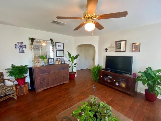 Building Photo - 14420 Cummins Way