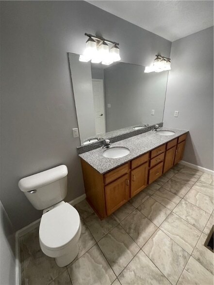 Building Photo - 1513 King Henry Dr