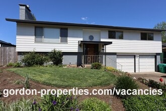 Building Photo - NE 22nd Ct - Gresham 4 bedroom split level home