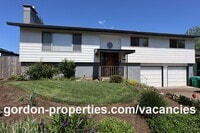 Building Photo - NE 22nd Ct - Gresham 4 bedroom split level home