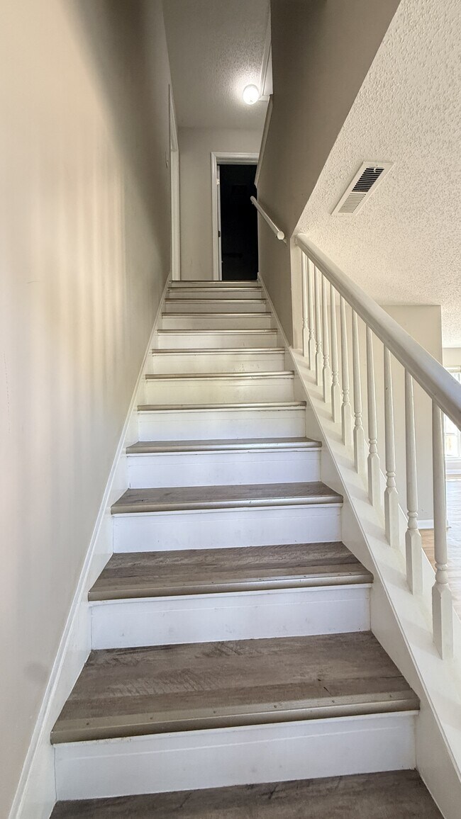 Building Photo - 2531 Clovis Rd SW