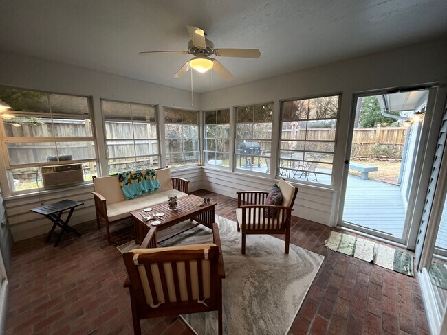 Building Photo - 6-month SUMMER rental within minutes of Wrightsville Beach!
