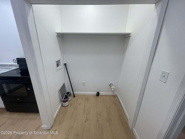 Building Photo - 76 Brook St