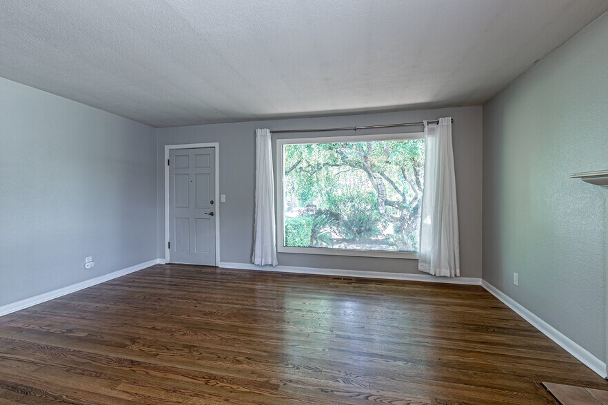 Building Photo - 4502 N 30th St