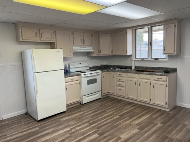 Building Photo - 130 S Apple St