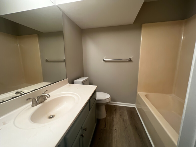 Building Photo - Room in Townhome on Lex Dr