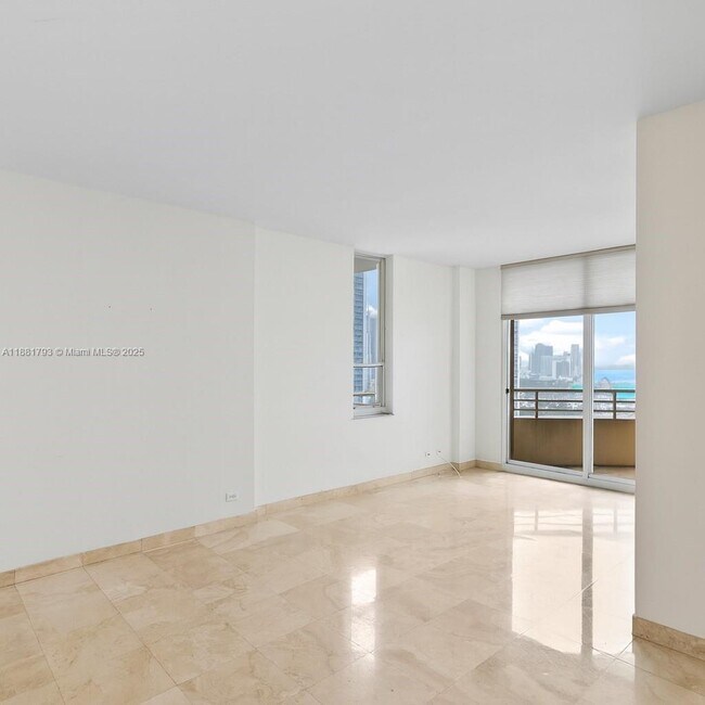 Building Photo - 888 Brickell Key Dr