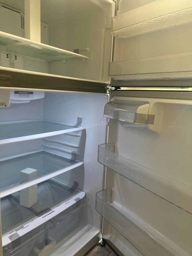 Building Photo - 136 Yacht Club Dr