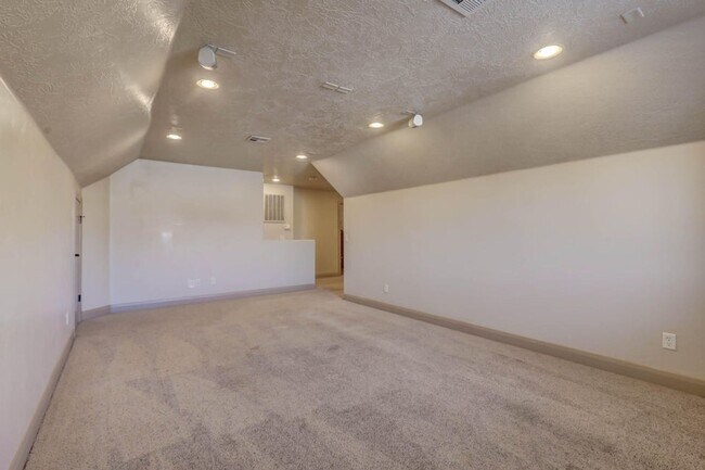 Building Photo - Beautifully Designed 5 Bedroom Home in Was...