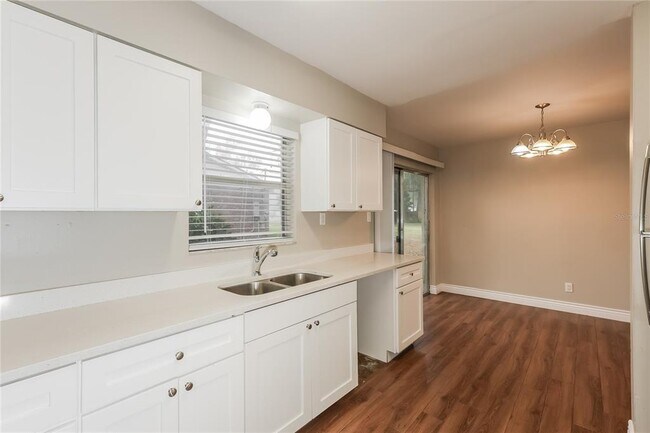 Building Photo - 601 Vining St