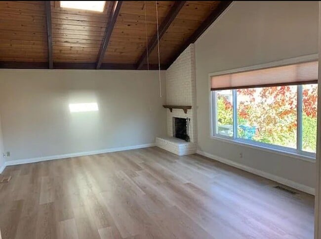 Building Photo - Beautiful 4 Bedroom Home in Santa Cruz