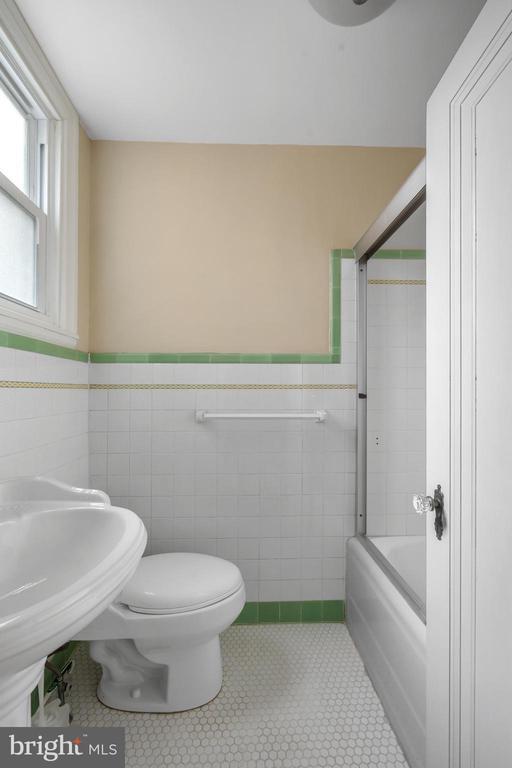 Building Photo - 309 E Girard Ave