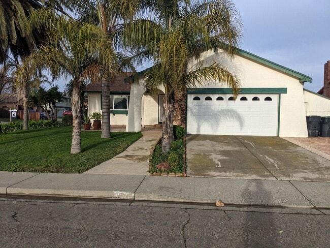 Building Photo - 908 Labrador Way
