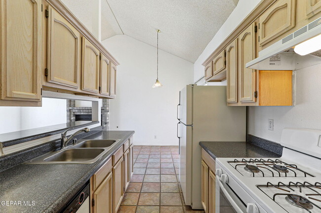 Building Photo - 5937 Chippendale Ave