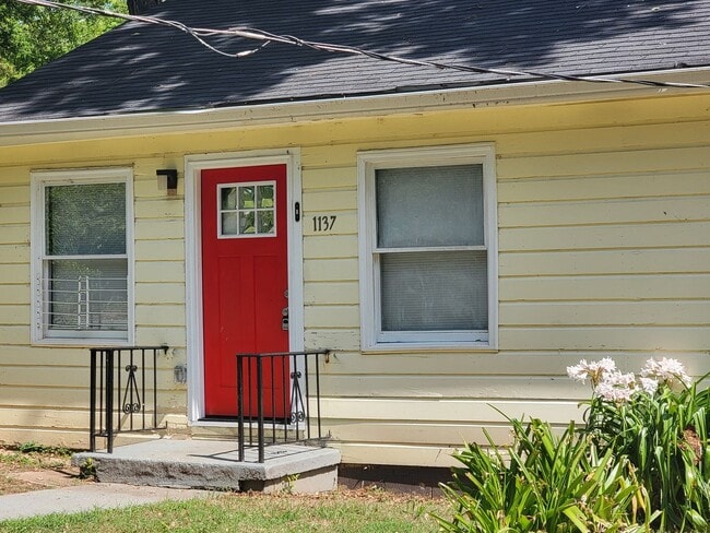 Building Photo - We Bringing Affordable Back - Intown Living - Voucher Approved!